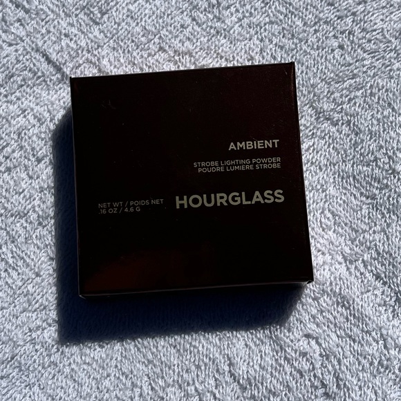 ✨NIB Hourglass Ambient Strobe Lighting Powder Color: Iridescent ✨ - Picture 5 of 5